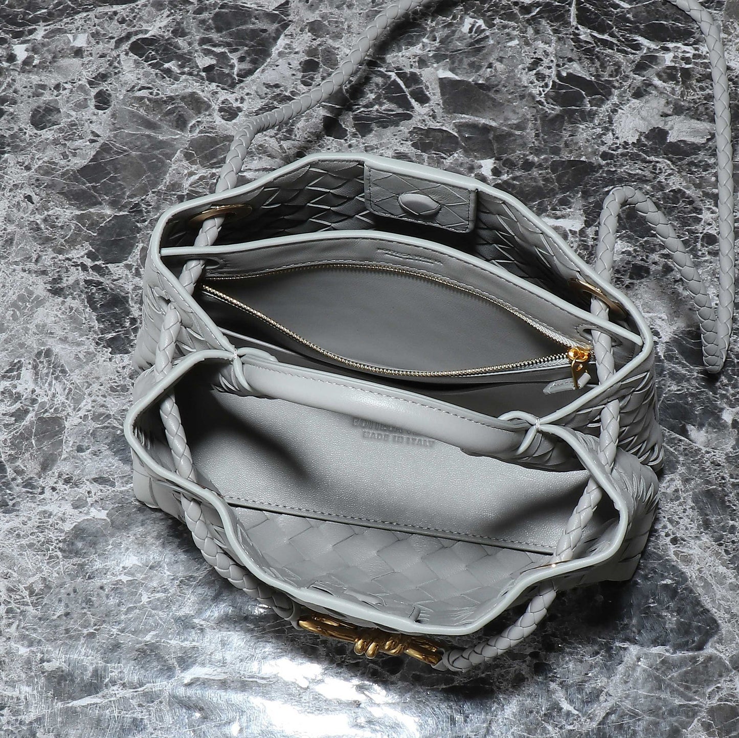 BV SMALL ANDIAMO 25CM GREY LAMBSKIN