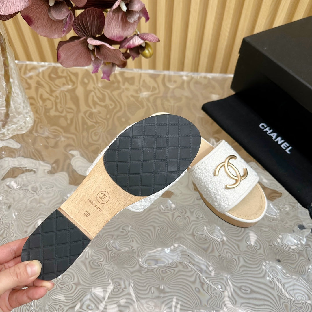 PLATFORM SLIPPERS IN WHITE TWEED AND LAMBSKIN