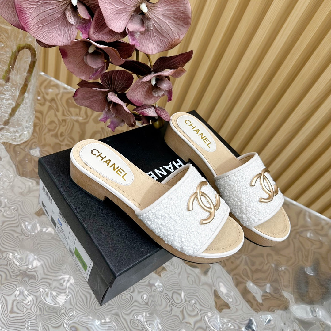 PLATFORM SLIPPERS IN WHITE TWEED AND LAMBSKIN