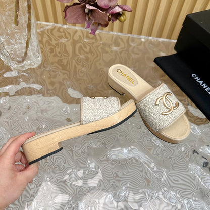 PLATFORM SLIPPERS IN LIGHT GREY TWEED AND LAMBSKIN