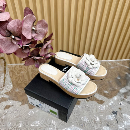 PLATFORM SLIPPERS WITH FLOWER IN WHITE LAMBSKIN