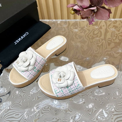 PLATFORM SLIPPERS WITH FLOWER IN WHITE LAMBSKIN