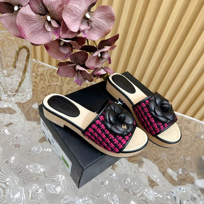 PLATFORM SLIPPERS WITH FLOWER IN BARBIE PINK MIX BLACK LAMBSKIN