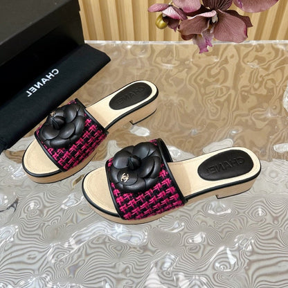PLATFORM SLIPPERS WITH FLOWER IN BARBIE PINK MIX BLACK LAMBSKIN