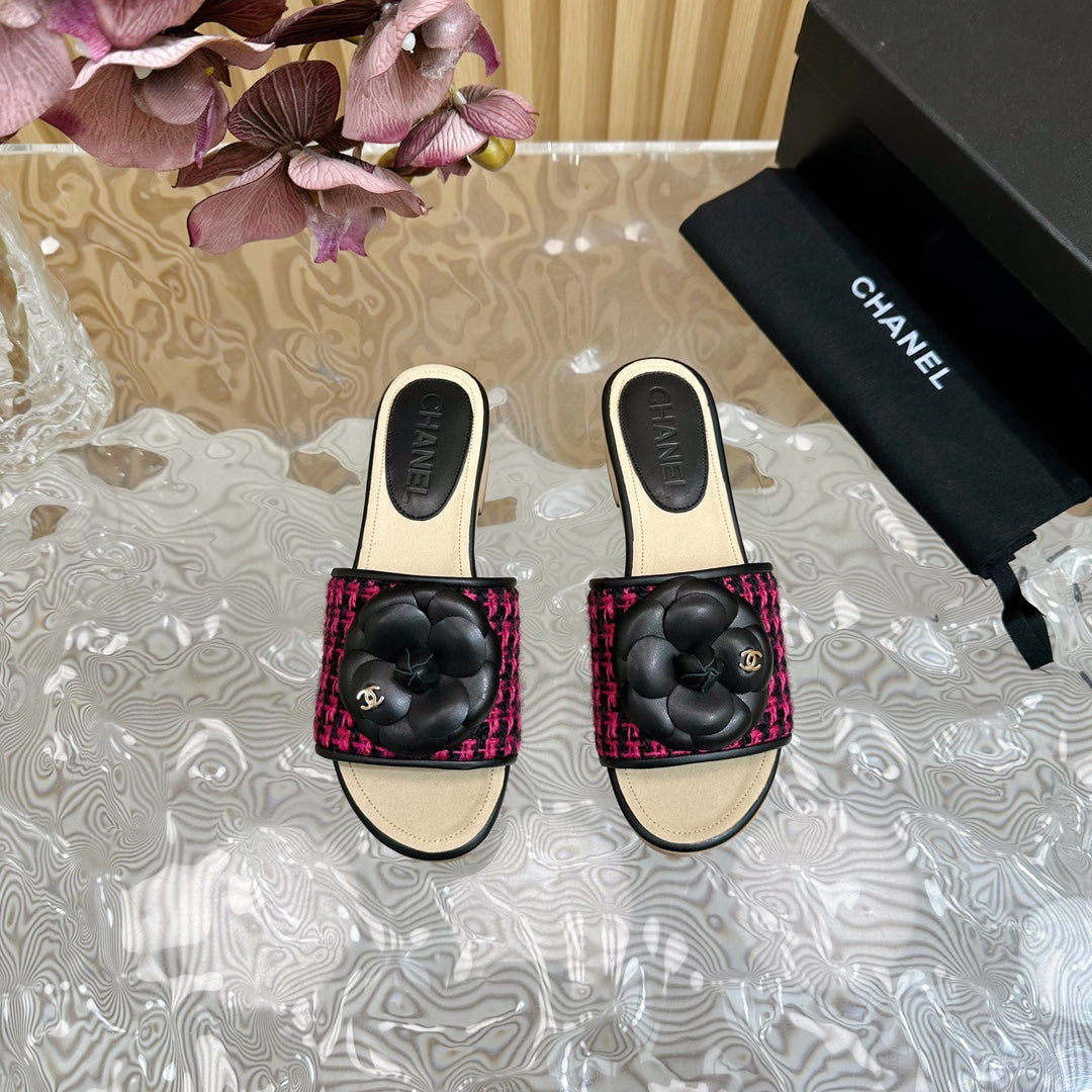 PLATFORM SLIPPERS WITH FLOWER IN BARBIE PINK MIX BLACK LAMBSKIN