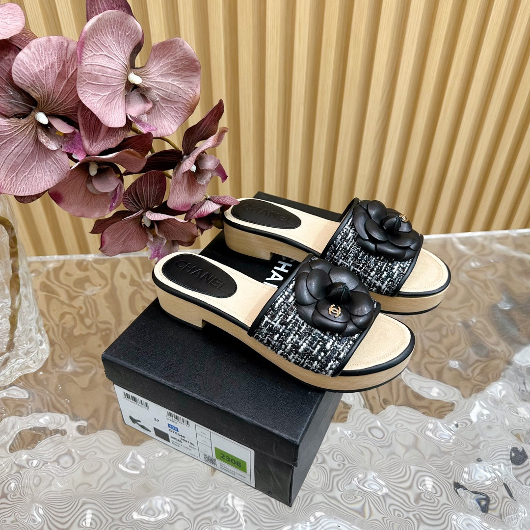 PLATFORM SLIPPERS WITH FLOWER IN BLACK LAMBSKIN