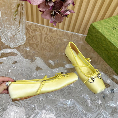 BALLET FLAT IN LIGHT YELLOW SILK WITH SILVER HARDWARE