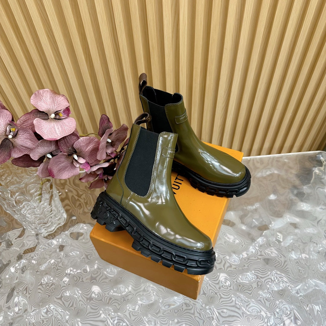 BOTTINE LV BEAUBOURG IN ARMY GREEN GLOSSY CALFSKIN