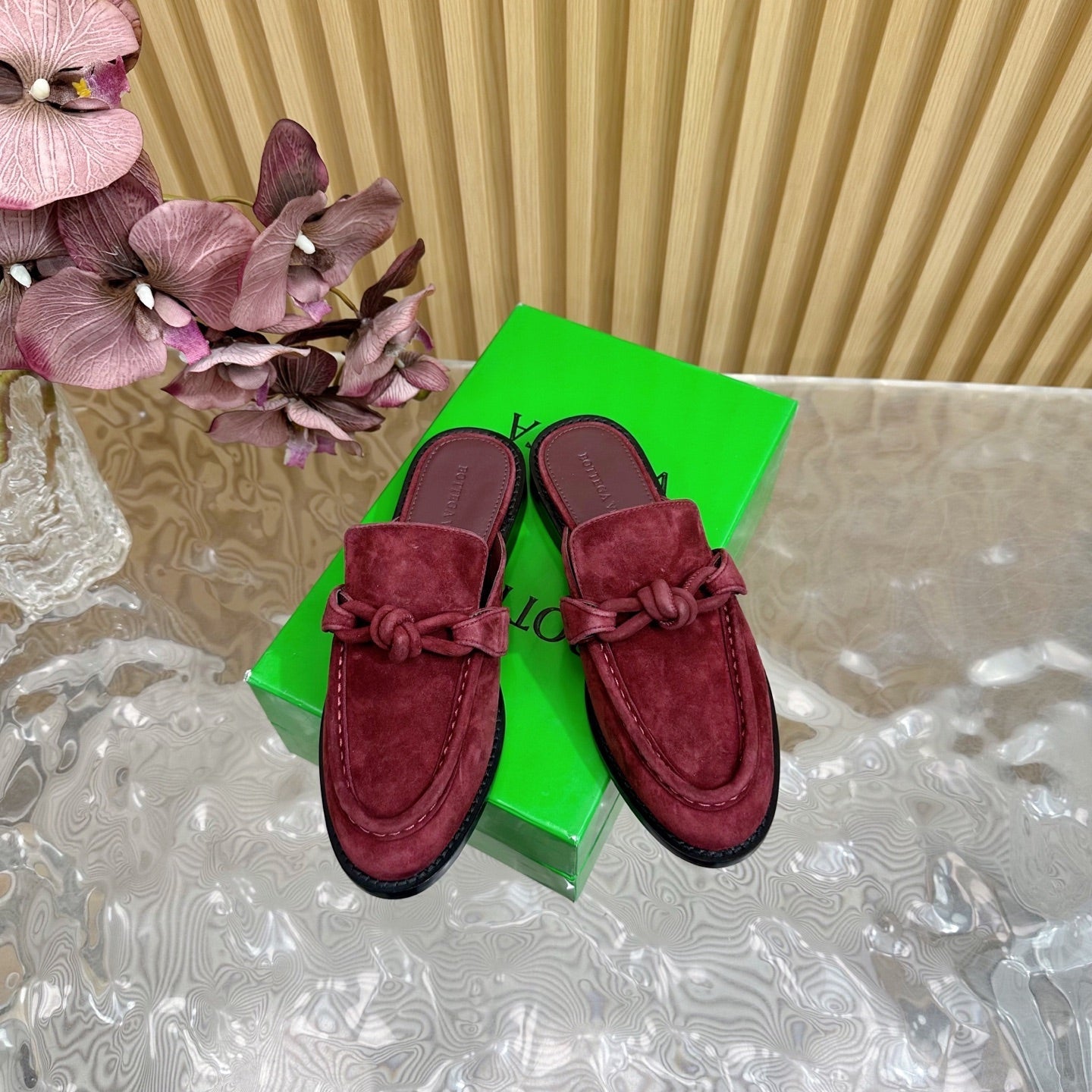 OPEN-BACK LOAFER REALISED IN GARNET RED SUEDE