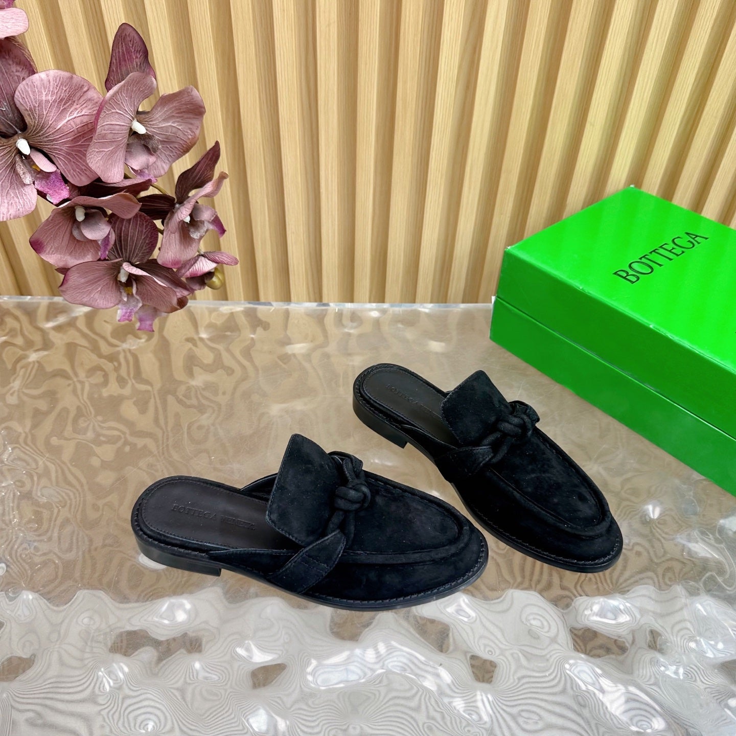 OPEN-BACK LOAFER REALISED IN BLACK SUEDE