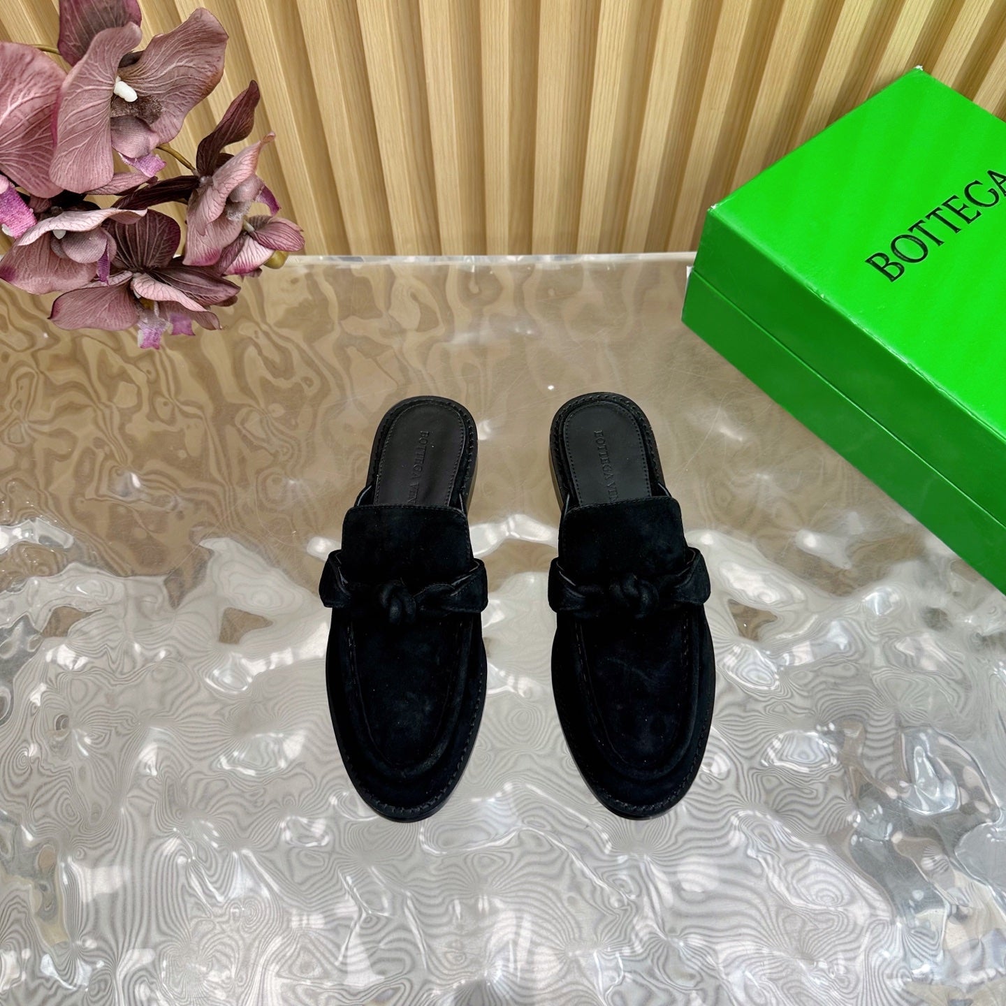 OPEN-BACK LOAFER REALISED IN BLACK SUEDE
