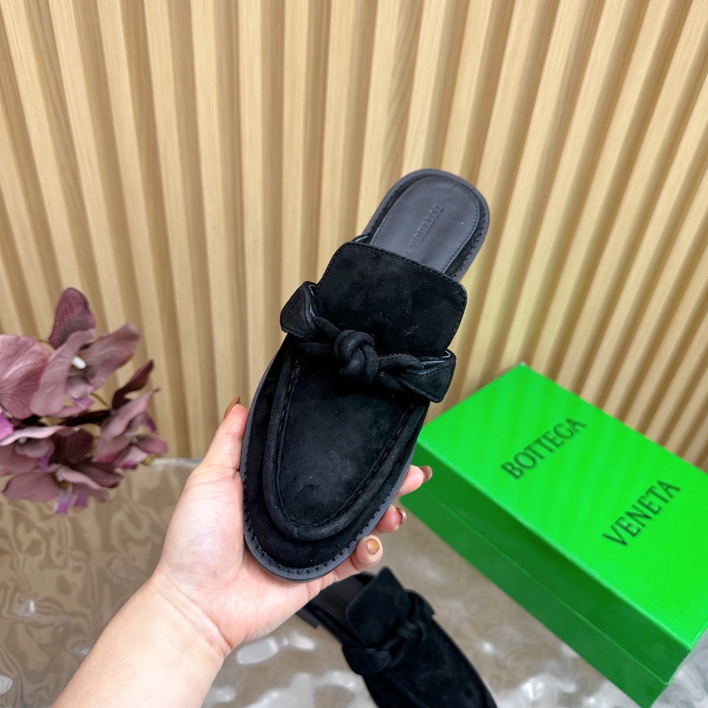 OPEN-BACK LOAFER REALISED IN BLACK SUEDE