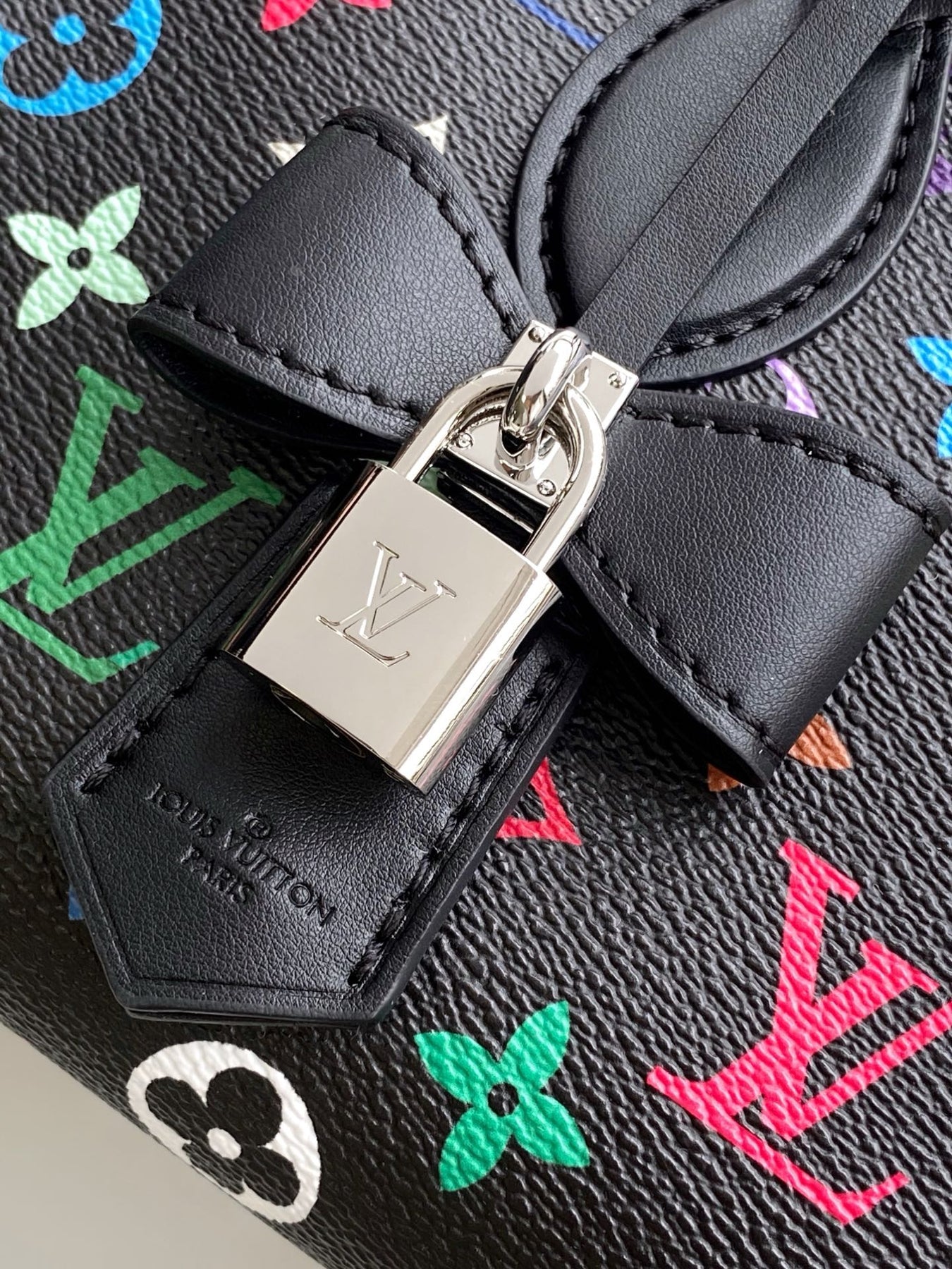 ONTHEGO EAST WEST BAG 25 IN COLORFUL MONOGRAM PATTERN CANVAS