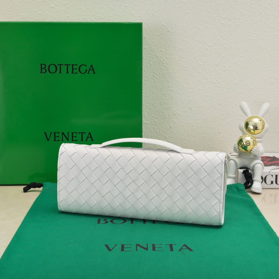 BV Long Clutch Andiamo 31 White Leather Ghw