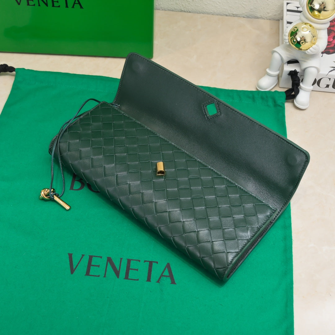 BV Long Clutch Andiamo 31 Dark Green Leather Ghw