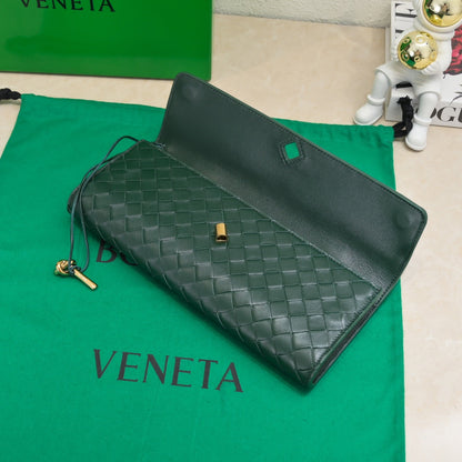 BV Long Clutch Andiamo 31 Dark Green Leather Ghw