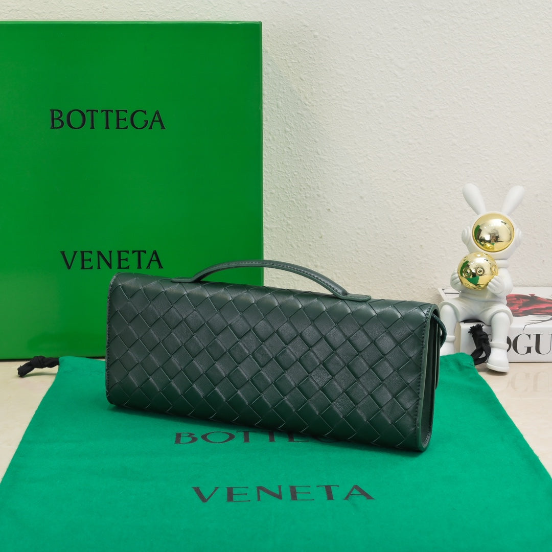 BV Long Clutch Andiamo 31 Dark Green Leather Ghw