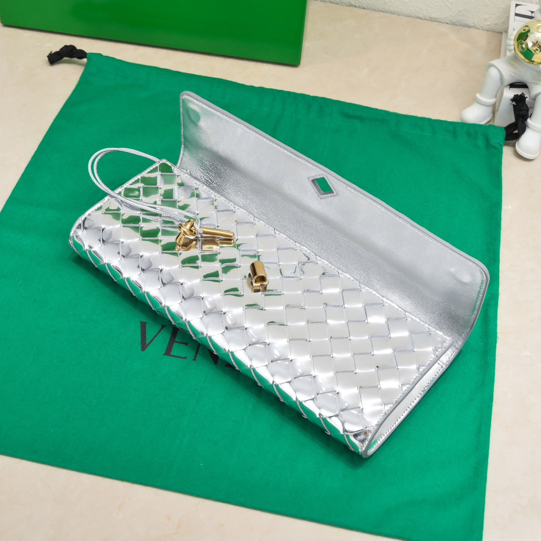 BV Long Clutch Andiamo 31 Silver Metalic Leather Ghw