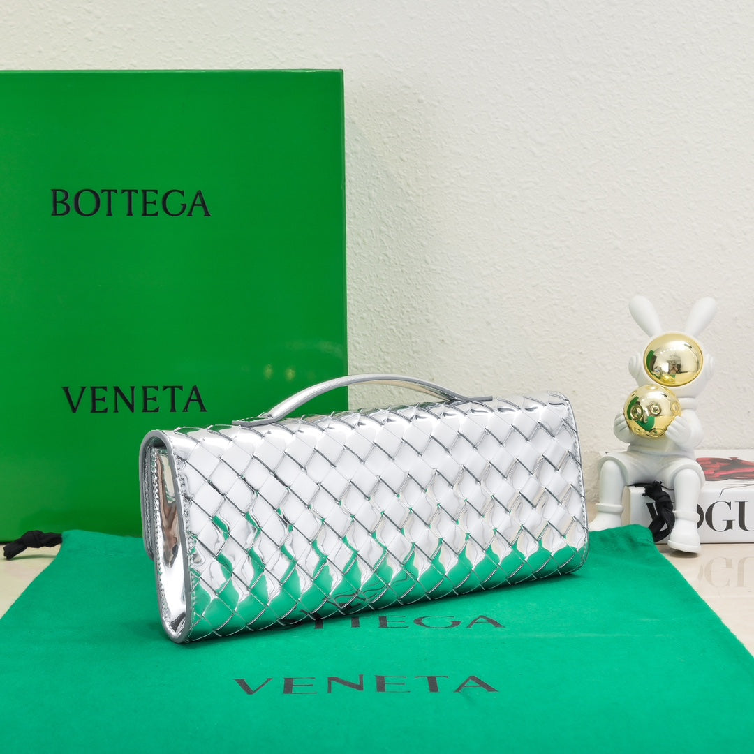 BV Long Clutch Andiamo 31 Silver Metalic Leather Ghw