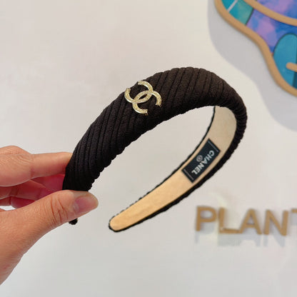BLACK FABRIC HAIRBAND WITH GOLD LOGO 414437