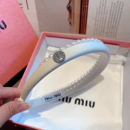 HAIR BAND IN WHITE COTTON ATTACHED PEARL CHAIN 418900