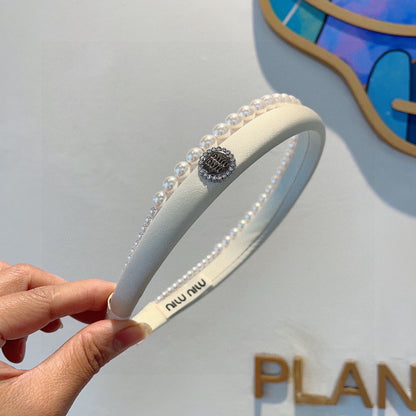 HAIR BAND IN WHITE COTTON ATTACHED PEARL CHAIN 418900