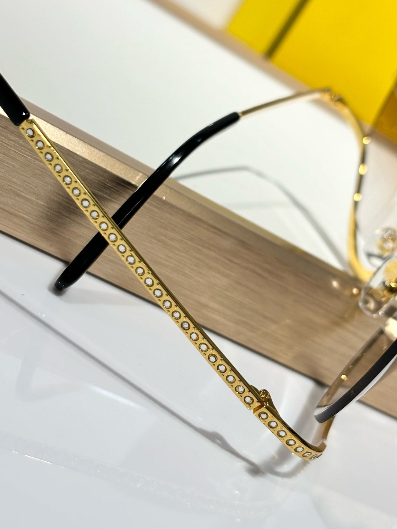 CRYSTAL STUDDED CAT-EYE FRAME SUNGLASSES FE40158 IN METAL