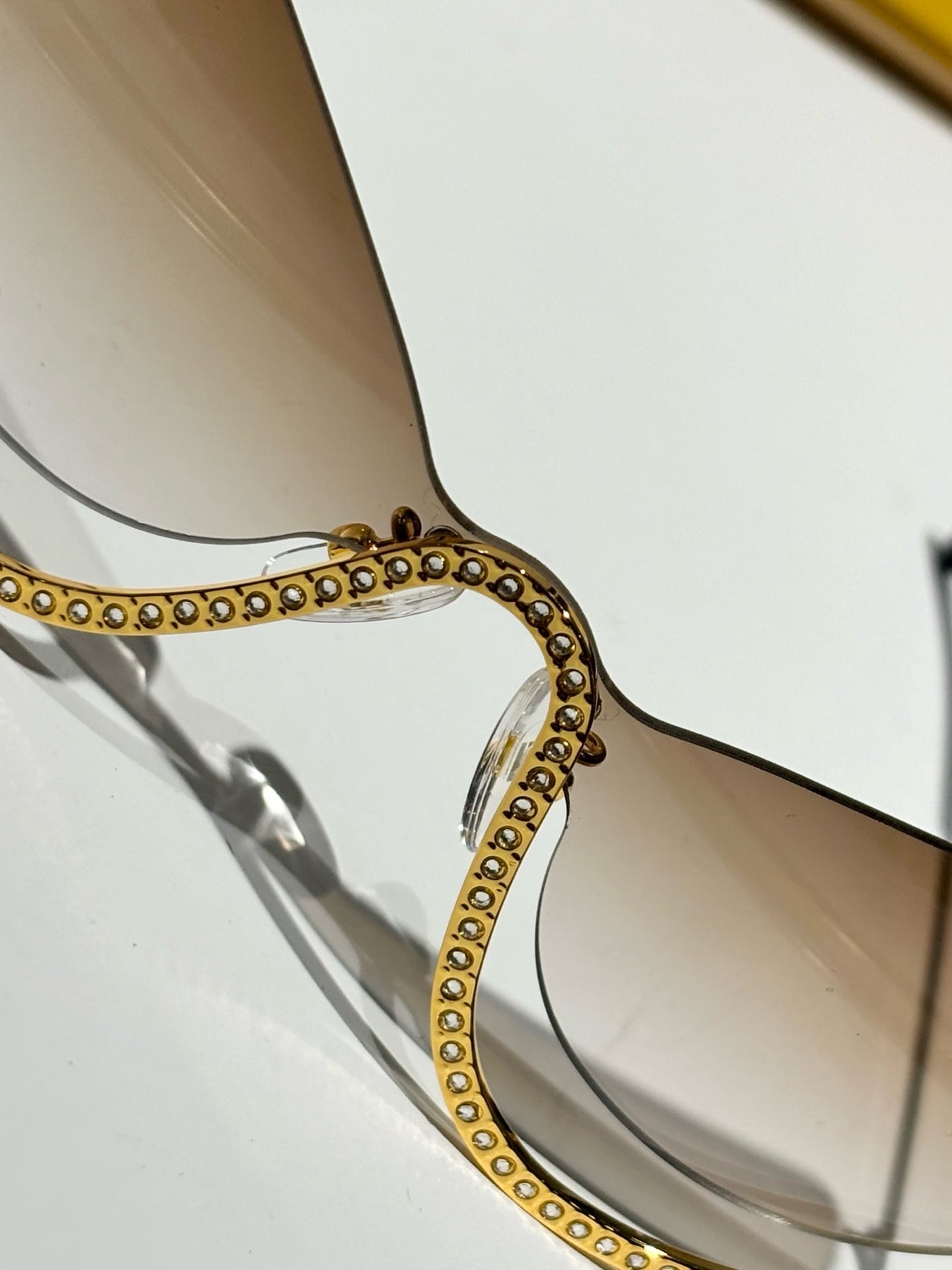 CRYSTAL STUDDED CAT-EYE FRAME SUNGLASSES FE40158 IN METAL