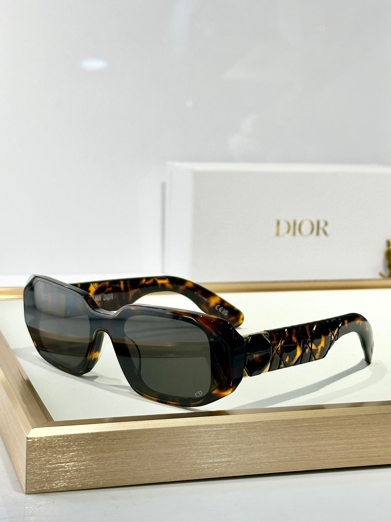 MONTAIGNE SUNGLASS LABY99.22 A3I IN ACETATE