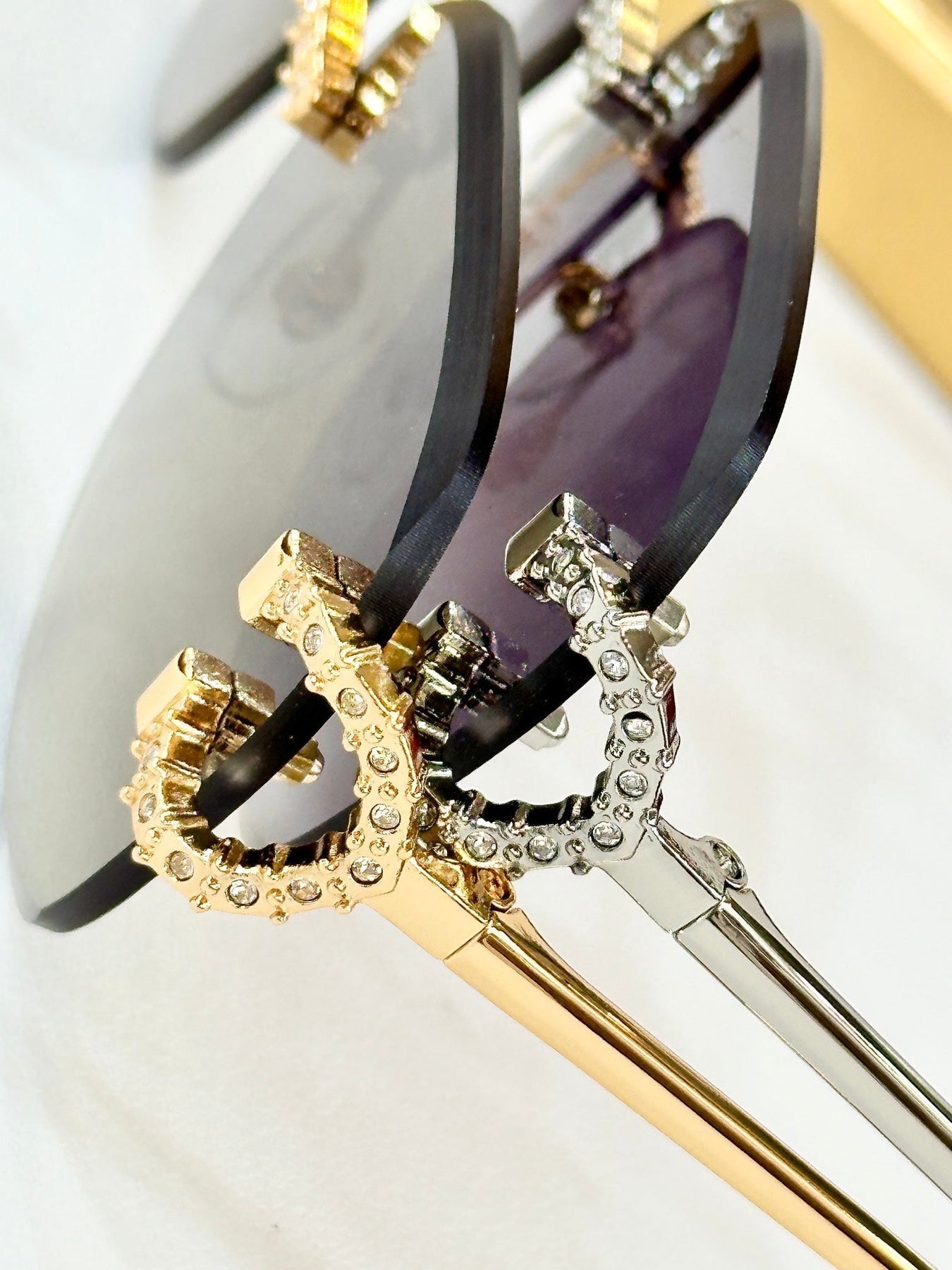 CRYSTAL STUDDED RIMLESS SQUARE FRAME SUNGLASSES CT0604S IN METAL