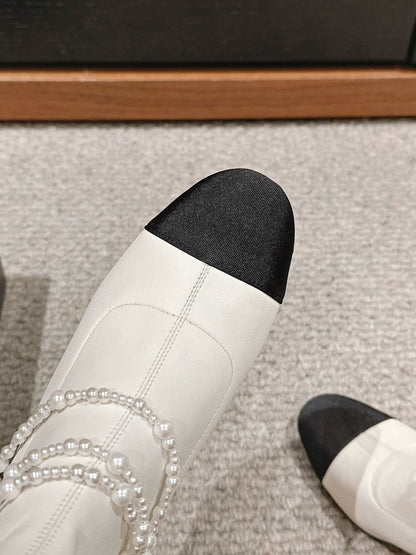 CC LOW CUT BOOTS IN WHITE STRETCH LAMBSKIN AND GROSGRAIN WITH PEARL CHAIN
