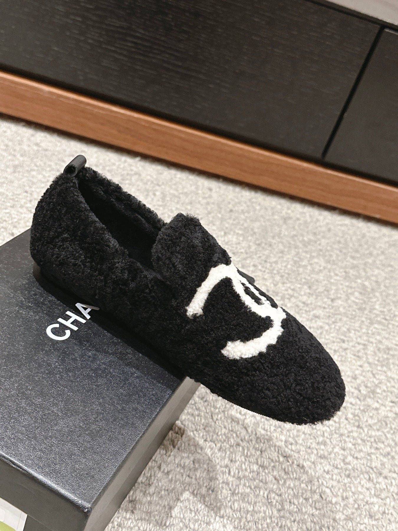 CC LOAFERS IN BLACK FLEECE WITH WHITE LOGO