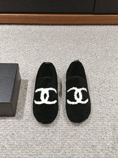 CC LOAFERS IN BLACK FLEECE WITH WHITE LOGO