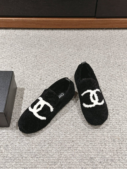 CC LOAFERS IN BLACK FLEECE WITH WHITE LOGO