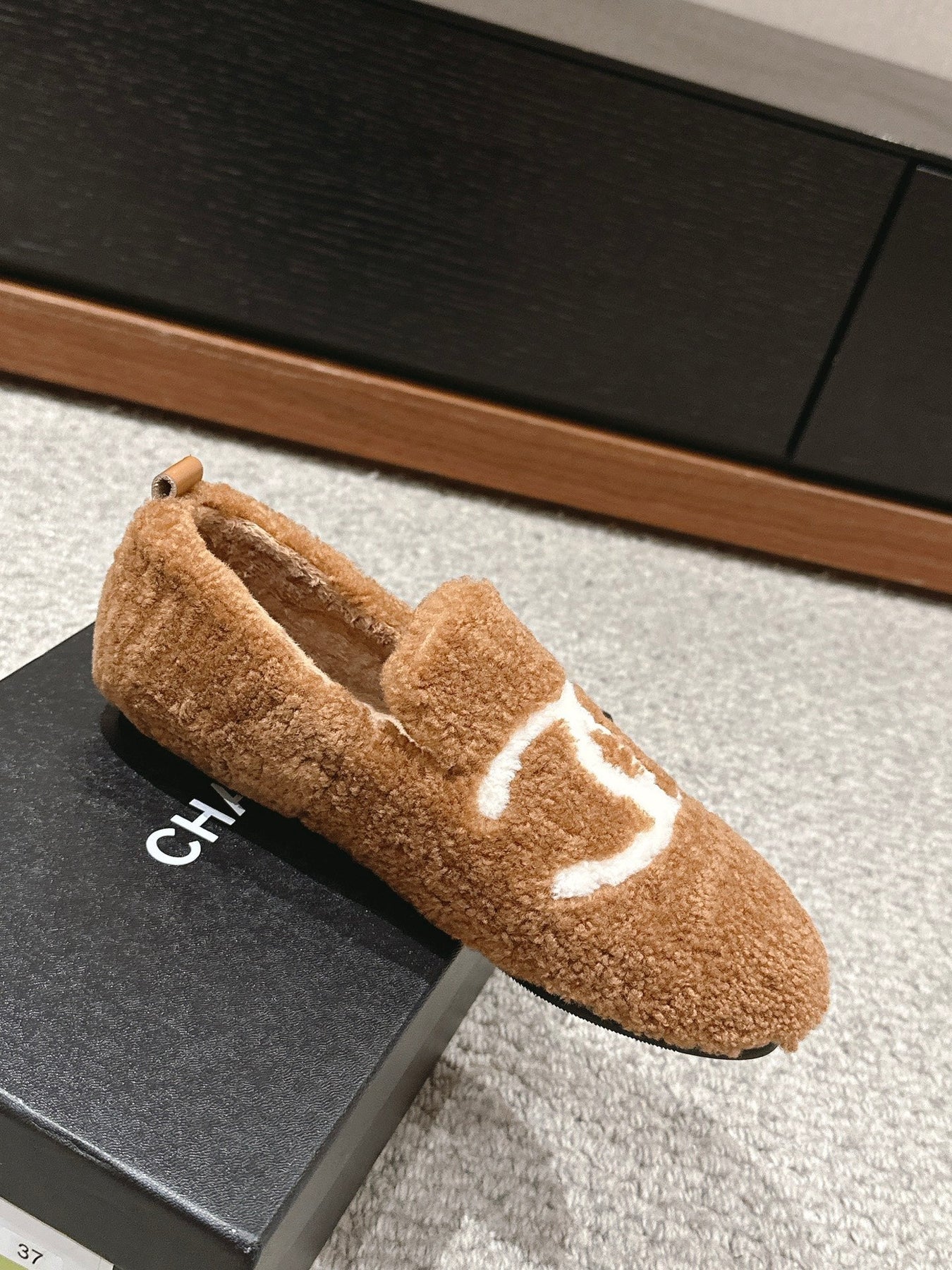 CC LOAFERS IN CINNAMON BROWN FLEECE WITH WHITE LOGO