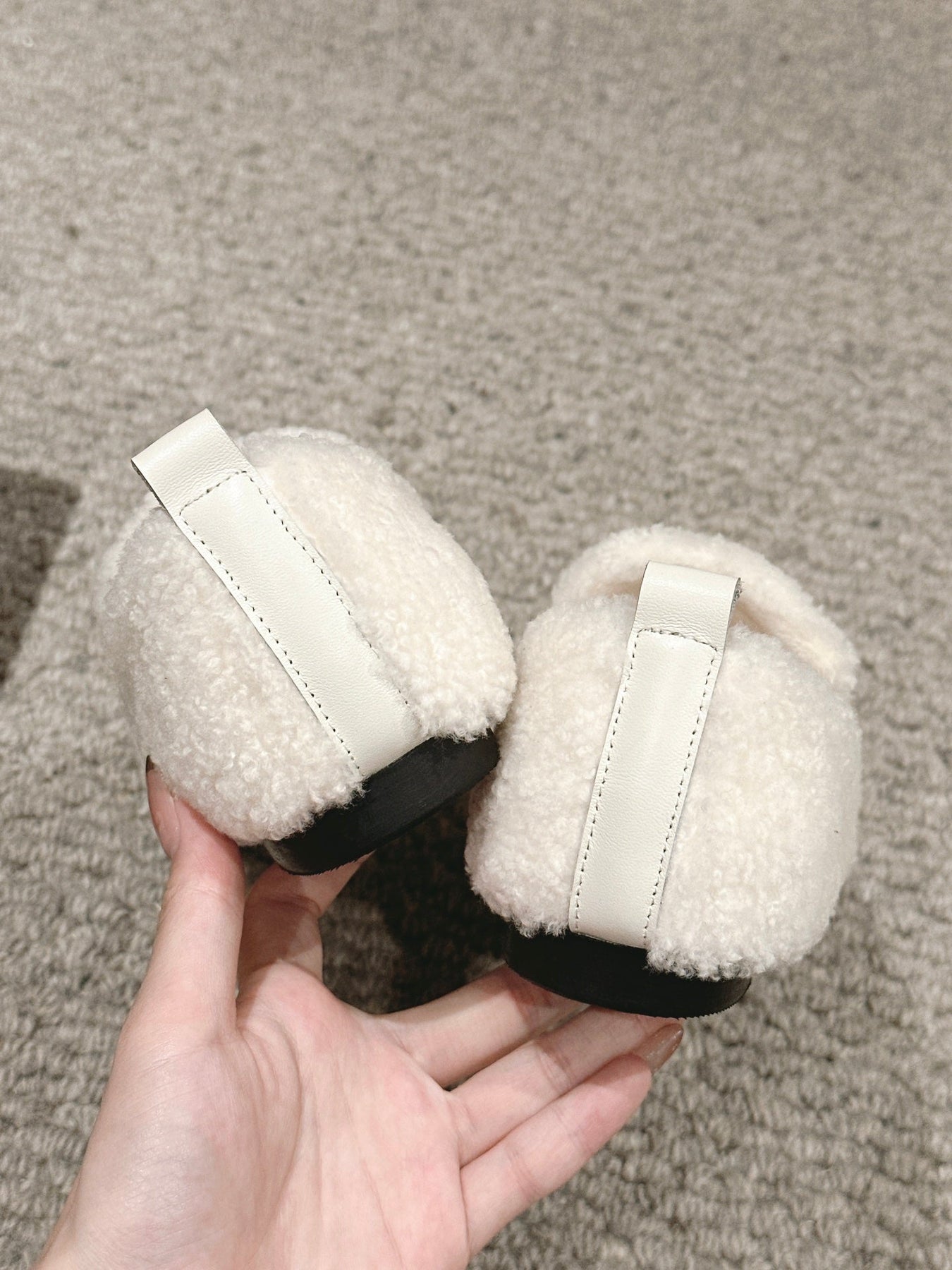 CC LOAFERS IN WHITE FLEECE WITH BLACK LOGO