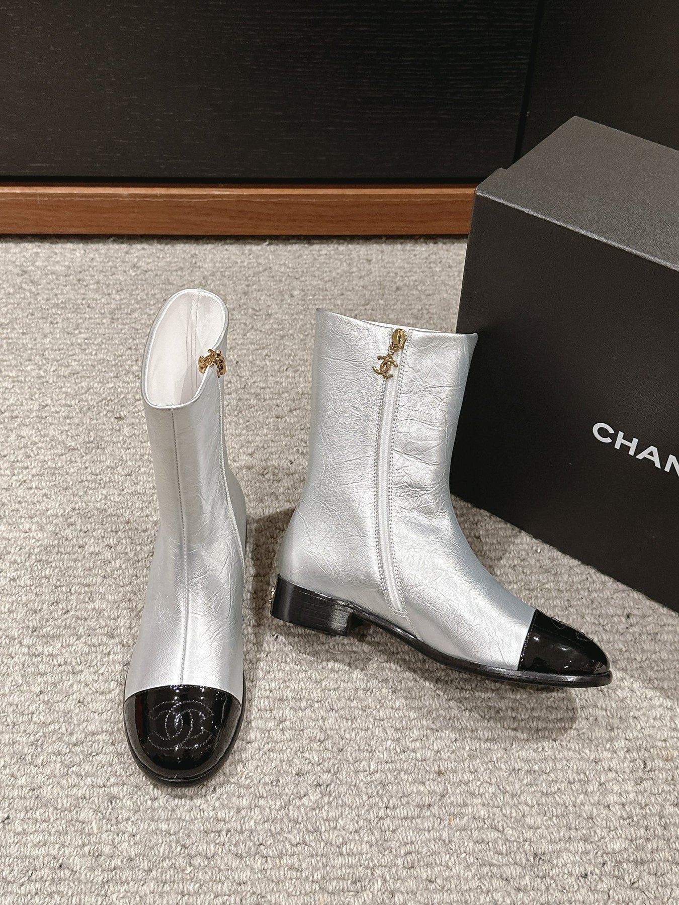 CC SHORT BOOTS IN SILVER MIX BLACK LAMBSKIN