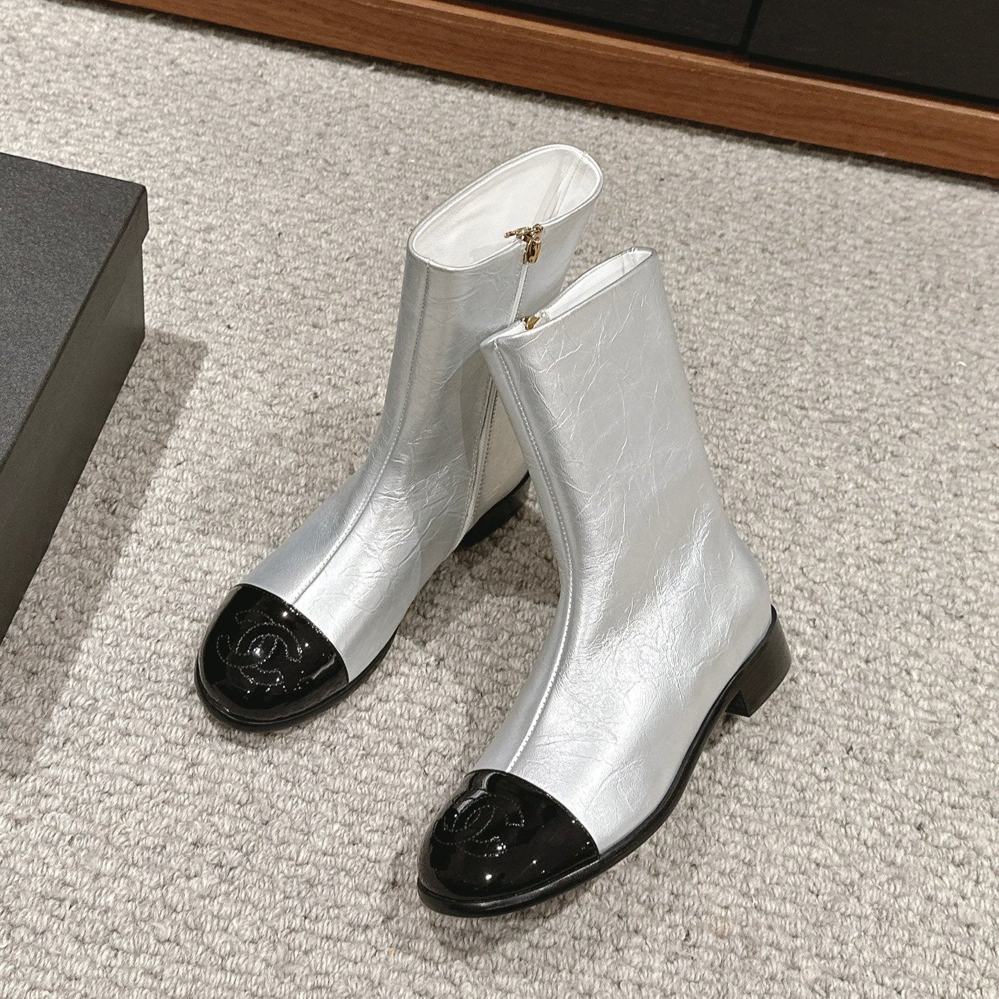 CC SHORT BOOTS IN SILVER MIX BLACK LAMBSKIN