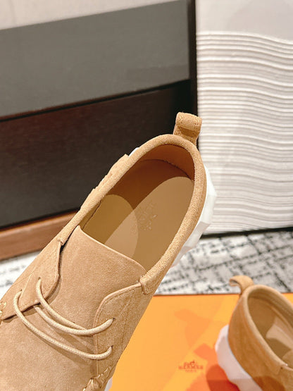 INCREASE SNEAKER IN PEANUT BROWN SUEDE