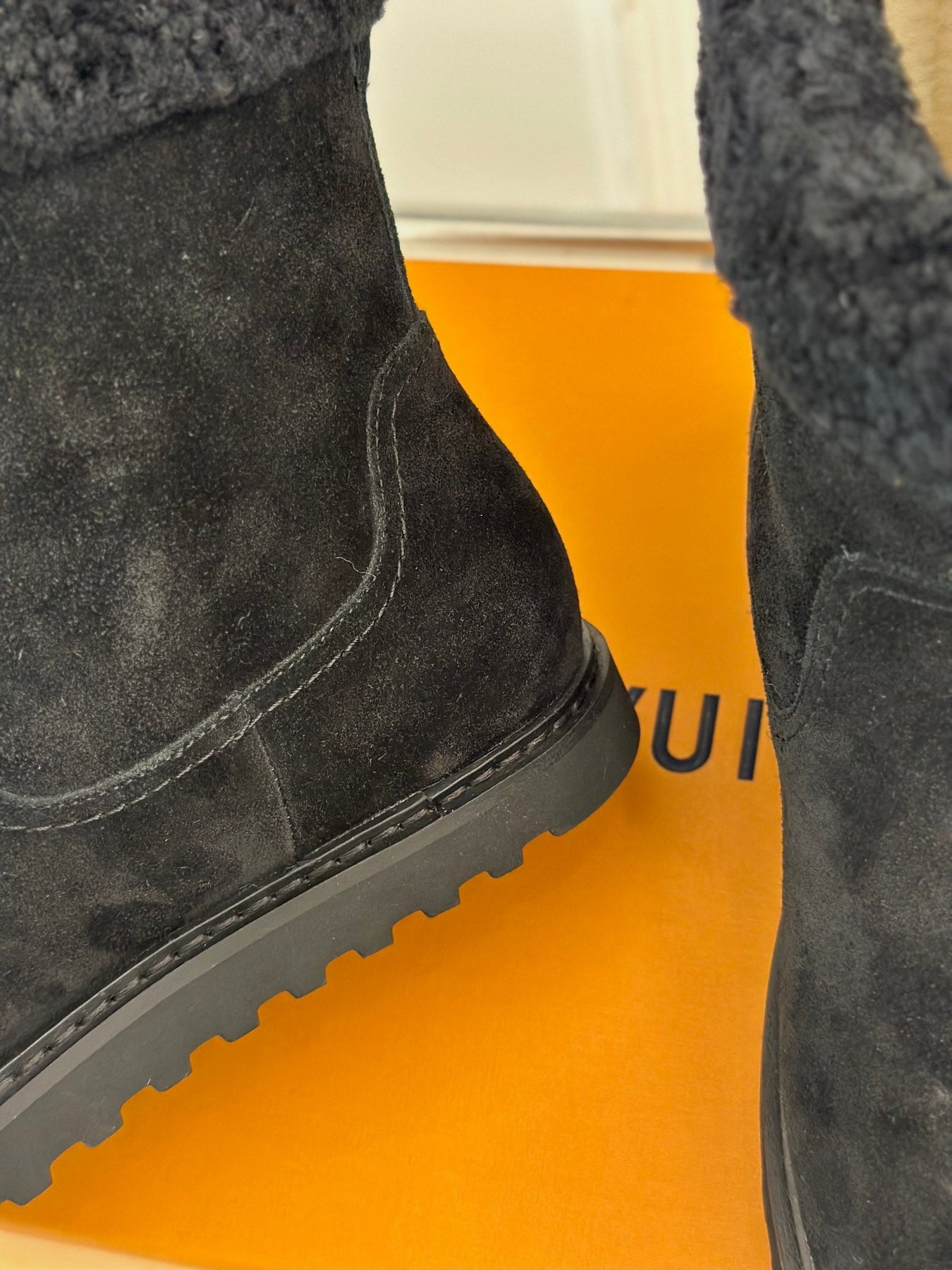 CHUNKY SOLE SNOW BOOTS IN BLACK SUEDE AND WOOL