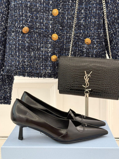 KITTEN HEEL PUMPS IN BLACK CALFSKIN