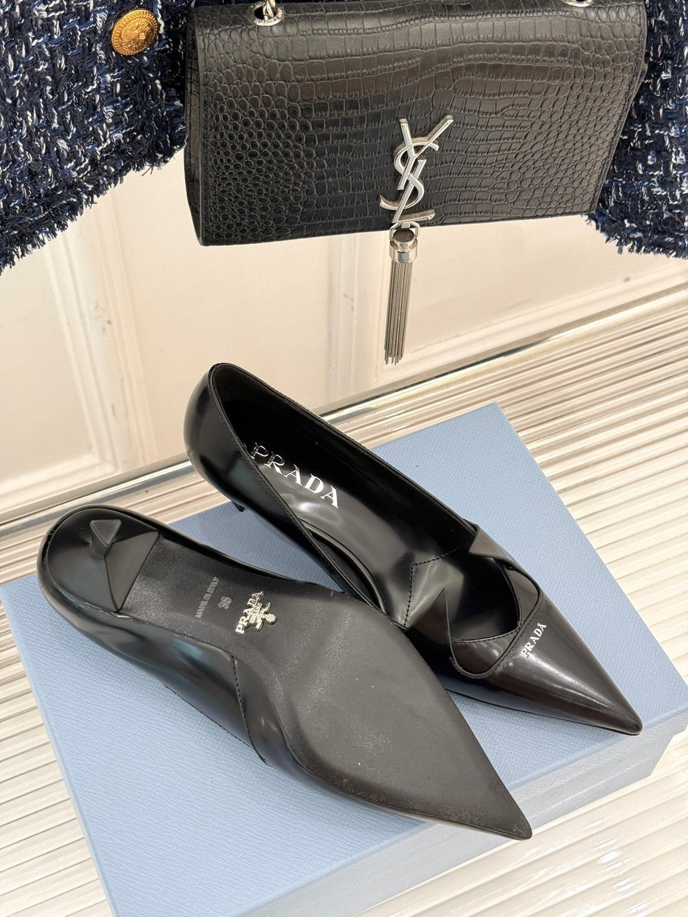 KITTEN HEEL PUMPS IN BLACK CALFSKIN
