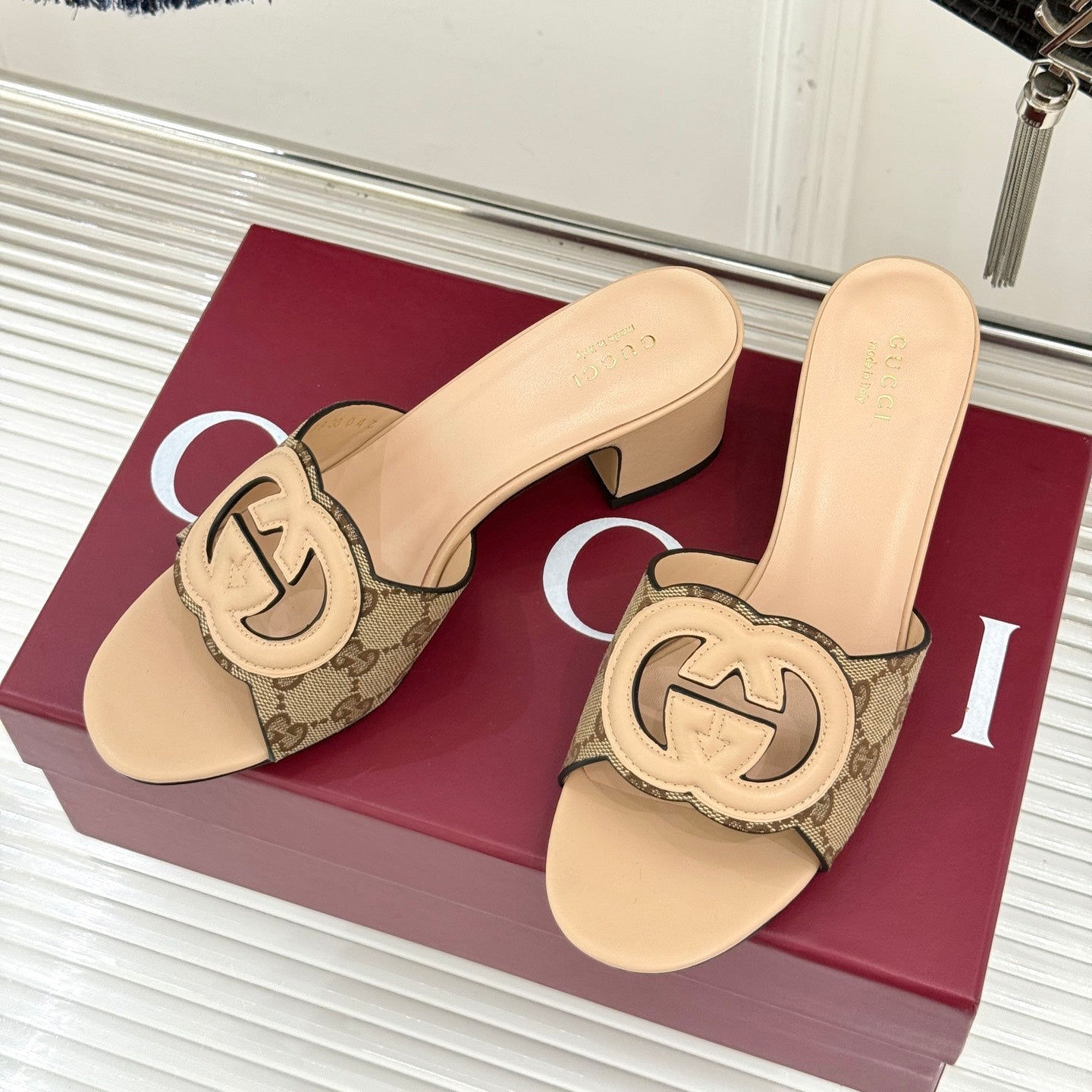 MID-HEEL MULE IN BEIGE CALFSKIN AND FABRIC