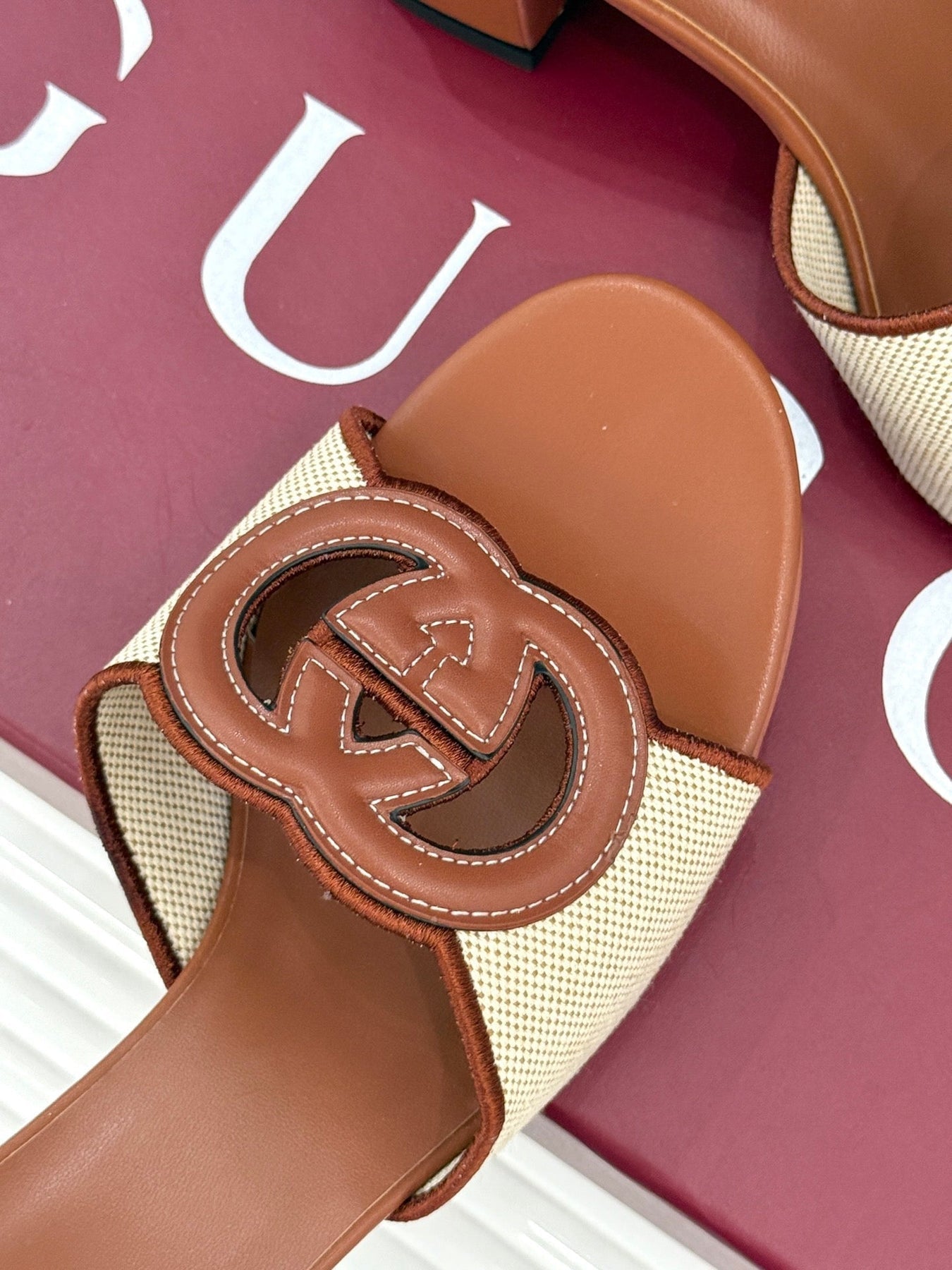 MID-HEEL MULE IN BROWN CALFSKIN AND CREAM WHITE FABRIC