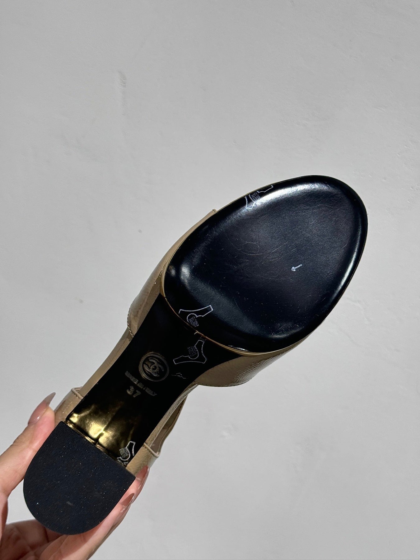 BLOCK HEEL SANDALS BEIGE SHEEPSKIN