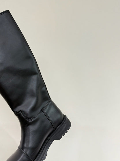 D-TOWN BOOTS IN BLACK CALFSKIN