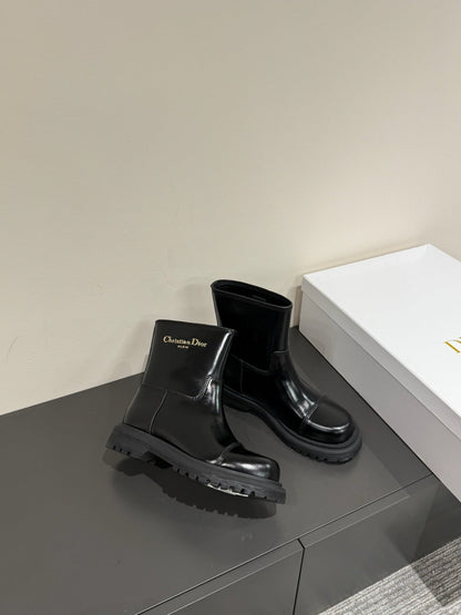 D-TOWN ANKLE BOOTS IN BLACK PATENT CALFSKIN