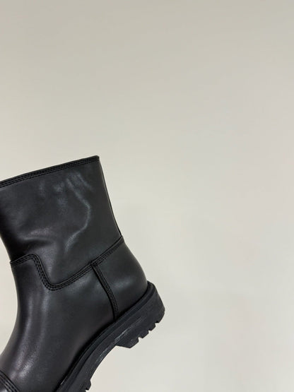 D-TOWN ANKLE BOOTS IN BLACK CALFSKIN