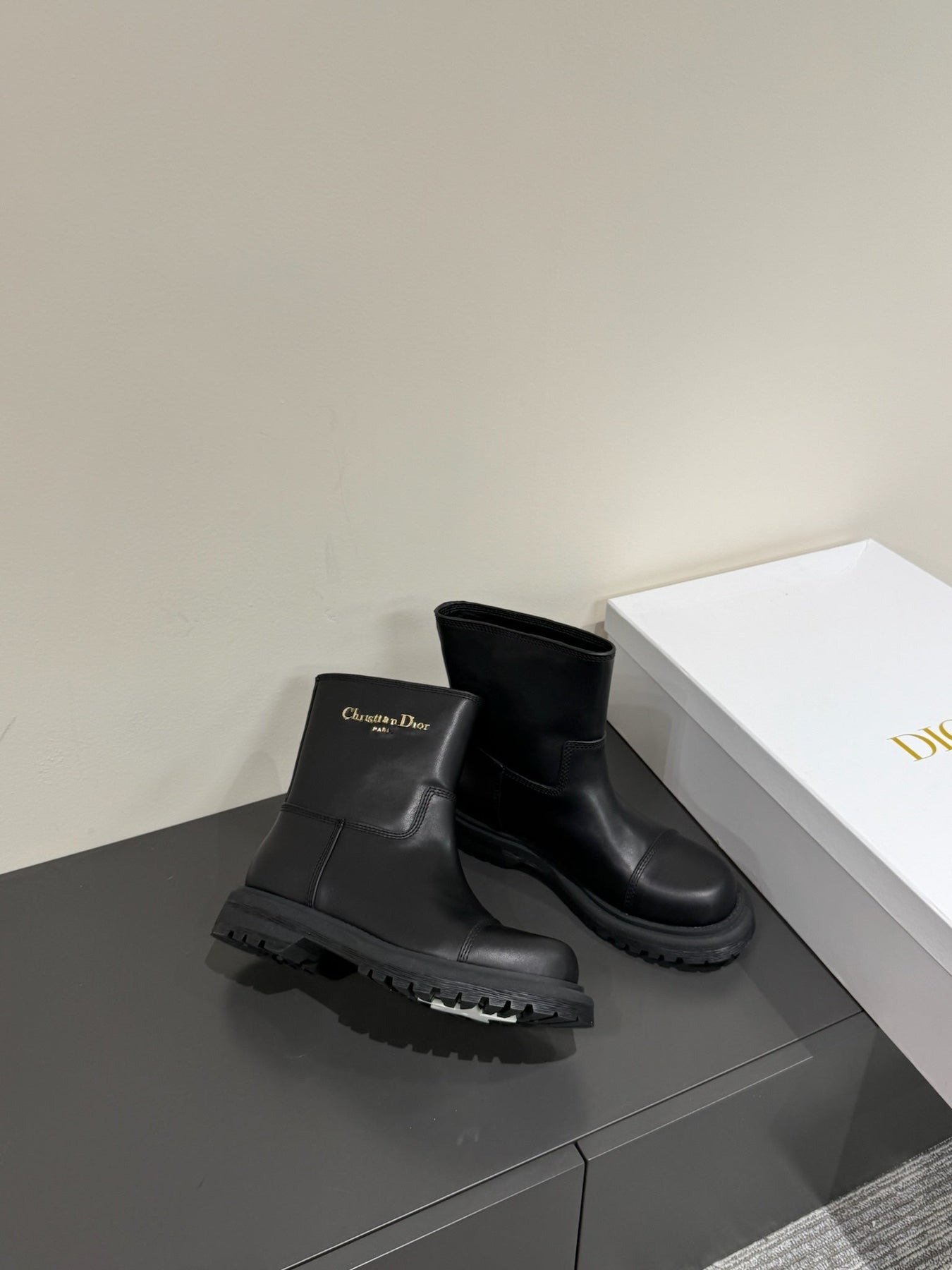 D-TOWN ANKLE BOOTS IN BLACK CALFSKIN