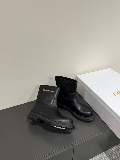 D-TOWN ANKLE BOOTS IN BLACK CALFSKIN